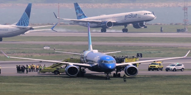 Uçak Ani İrtifa Kaybı Yaşadı, Yolcular Hastaneye Kaldırıldı Uçak Ani İrtifa Kaybı Yaşadı, Yolcular Hastaneye Kaldırıldı